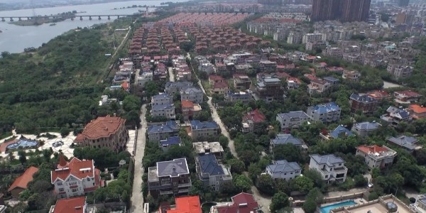 別墅維修——別墅屋頂損壞該由誰來維修？能否申請維修資金？